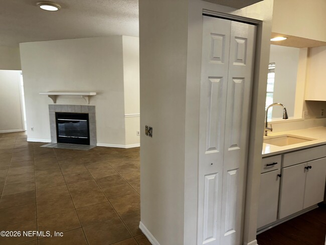Building Photo - 6160 Chambore Ct