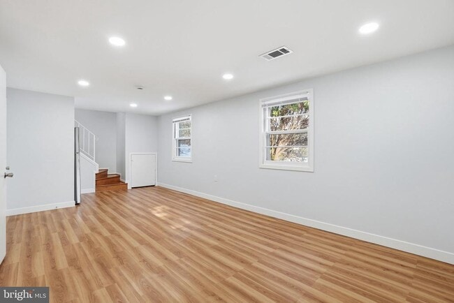 Building Photo - 6427 Pima St