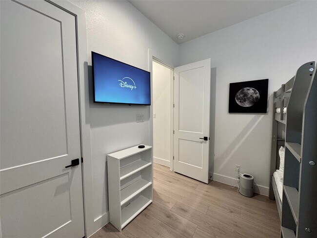 Building Photo - 4014 Hutchins St