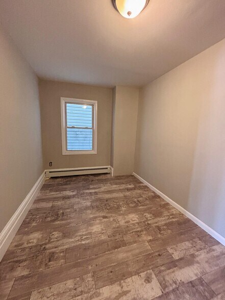 Building Photo - 393 Straight St