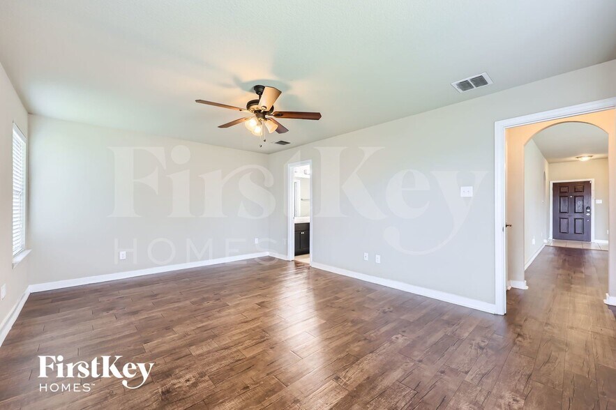 Building Photo - 3613 Cayman Dr