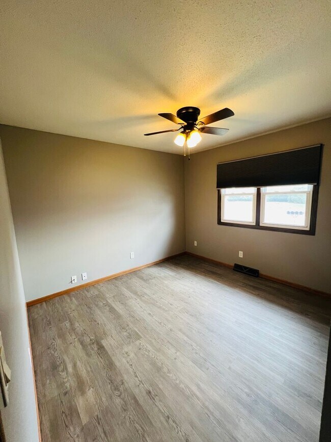 Building Photo - 3 Bedroom Home w/ Garage in Marion, IA