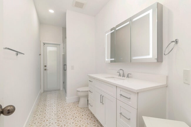 Building Photo - 3317 Embassy Dr