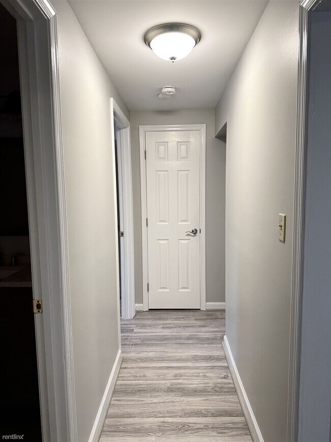 Building Photo - 2 br, 1 bath Duplex - 3932 Fairfax Street