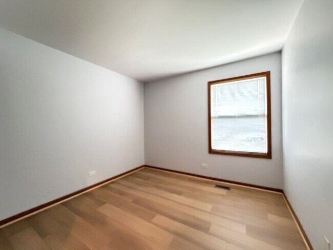 Building Photo - 1724 Hall Pl