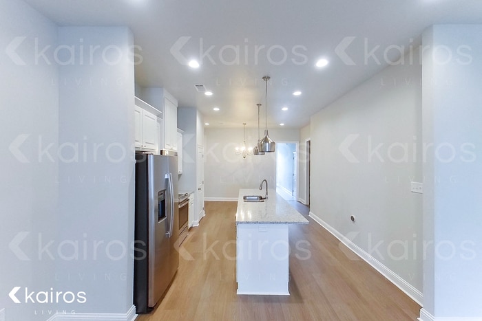 Building Photo - 4808 W Dacha Ln