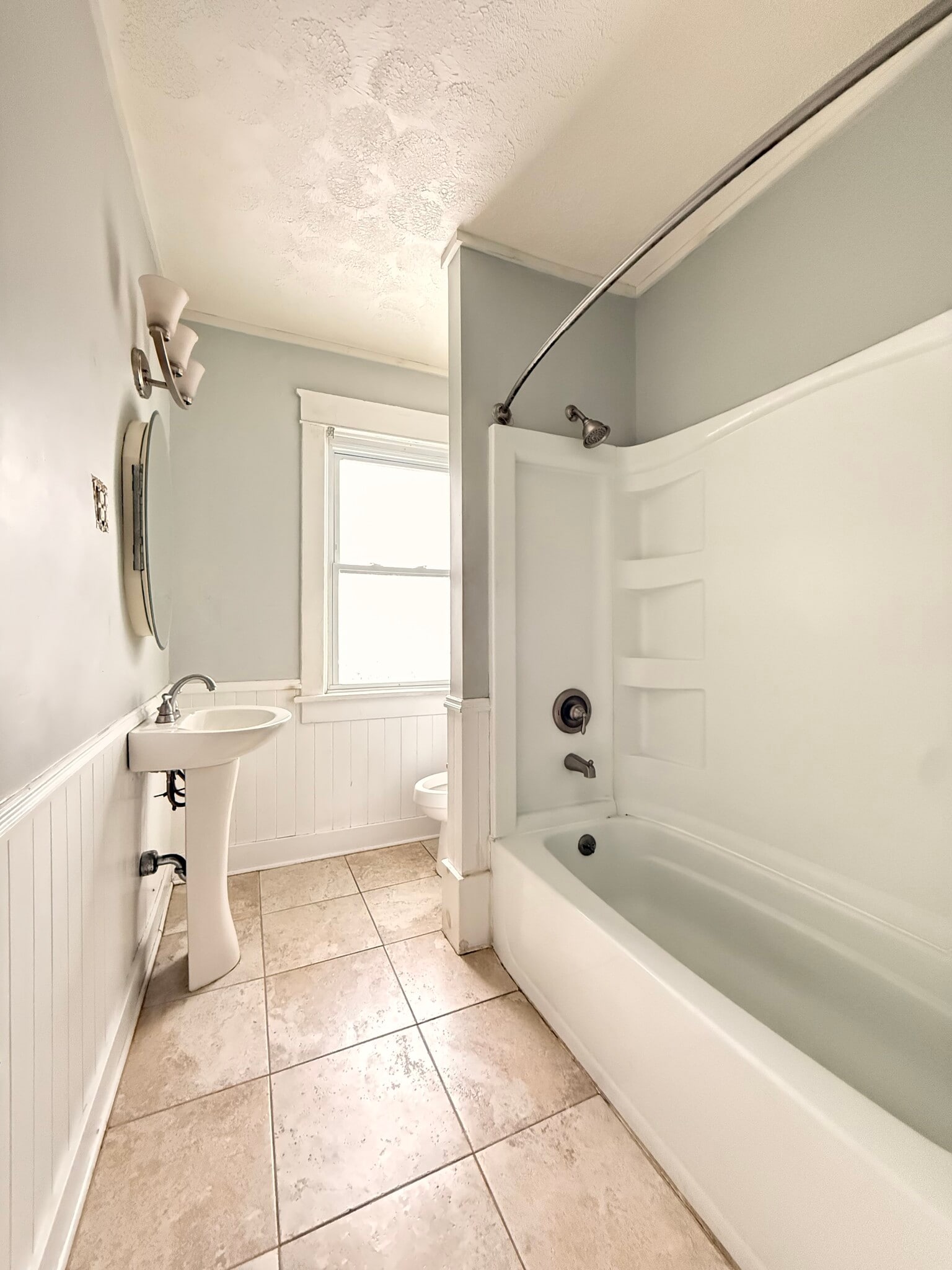 Full bath - 838 E 4th Ave