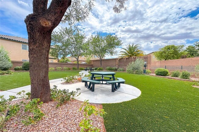 Building Photo - 5567 Cortu Ave