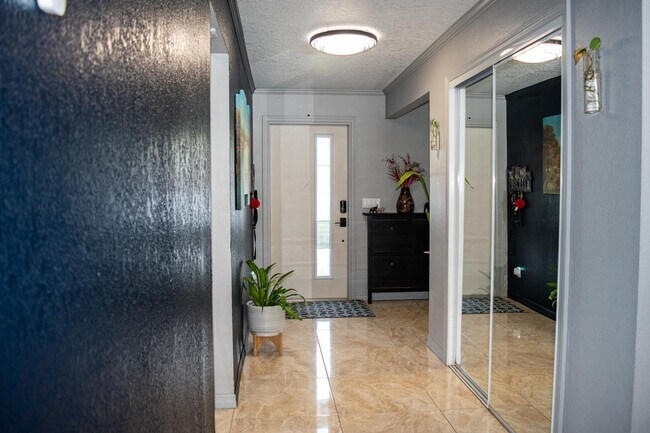 Building Photo - 5432 Sandhurst Cir S