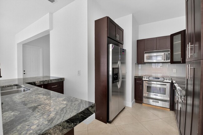 Building Photo - 2515 Venetian Ct