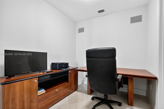 Building Photo - 20155 NE 38th Ct