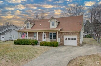 Building Photo - Fresh and Clean 4 bed Near Ft Campbell and...