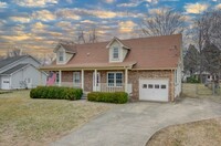 Building Photo - Fresh and Clean 4 bed Near Ft Campbell and...