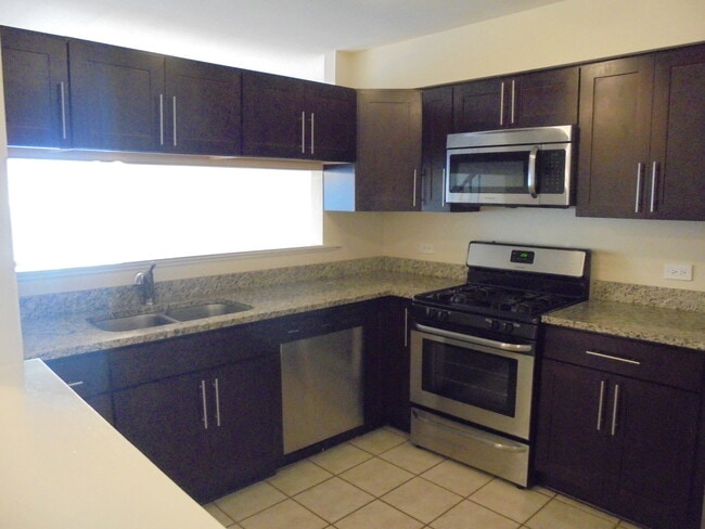 Building Photo - 938 Ridgefield Ln