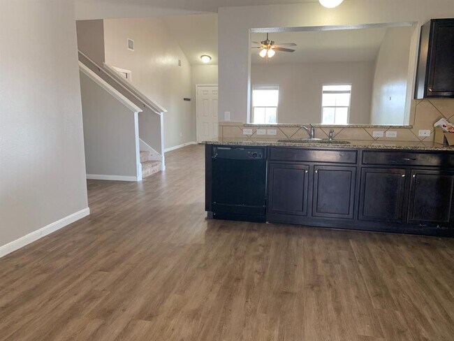 Building Photo - 384 Discovery