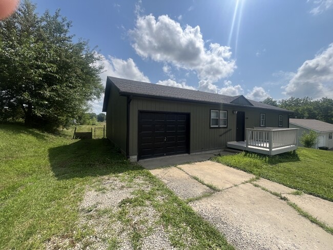 Building Photo - 430 SE 150 Rd