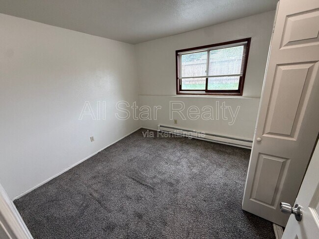 Building Photo - 211 McCarrey St