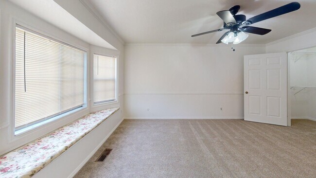 Building Photo - Freshly Updated Gem in Desirable East Side Sandy