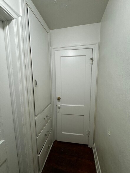 bathroom storage - 2840 NW 23rd St