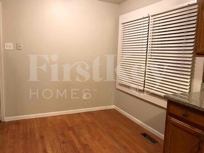 Building Photo - 2736 Sedan Dr