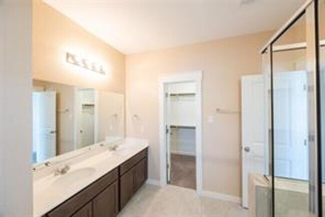 Building Photo - Spacious Condominium