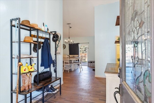 Building Photo - Stallion Springs Home!