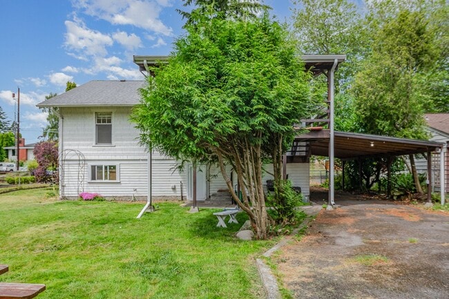 Building Photo - Charming 2 Bed, 1 Bath Home with Bonus Off...