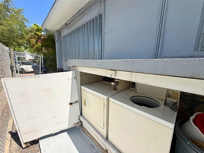 Building Photo - 1176 Marseille Dr