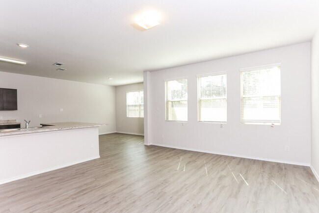 Building Photo - 8224 Runner Oak Ln