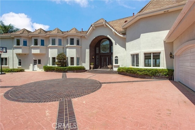 Building Photo - 2836 N Kingsgate Dr