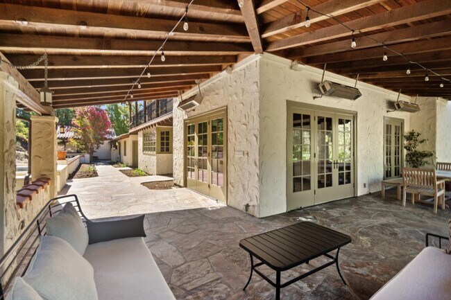 Building Photo - 190 Portola Rd