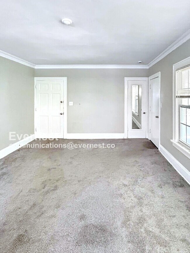 Building Photo - 931 Helmsdale Rd