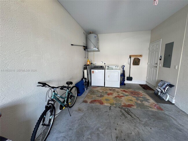 Building Photo - 2333 SE 5th St