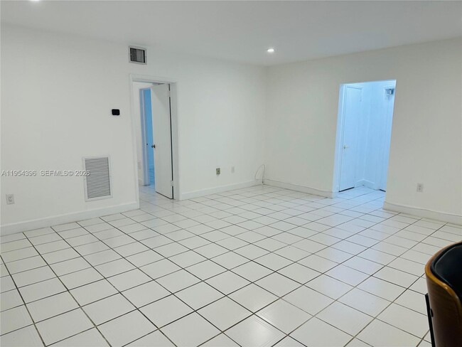 Building Photo - 50 Park Dr