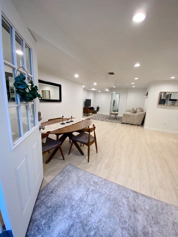 Building Photo - 2652 Daisy Dr.