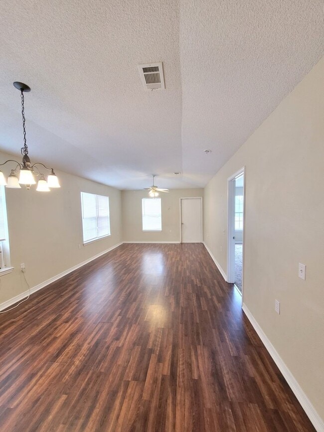 Building Photo - 7802 Heirloom Dr