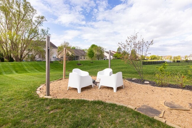 Building Photo - 6787 Oakcrest Dr