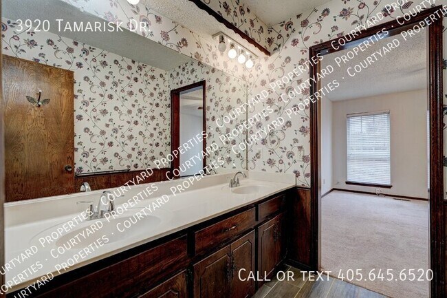 Building Photo - 3920 Tamarisk Dr