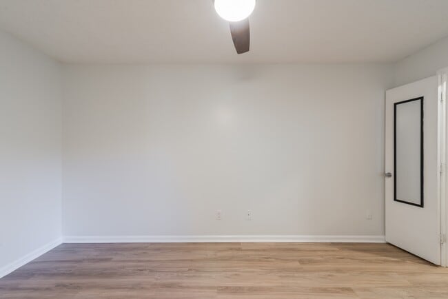 Building Photo - 2539 Stockbridge Dr