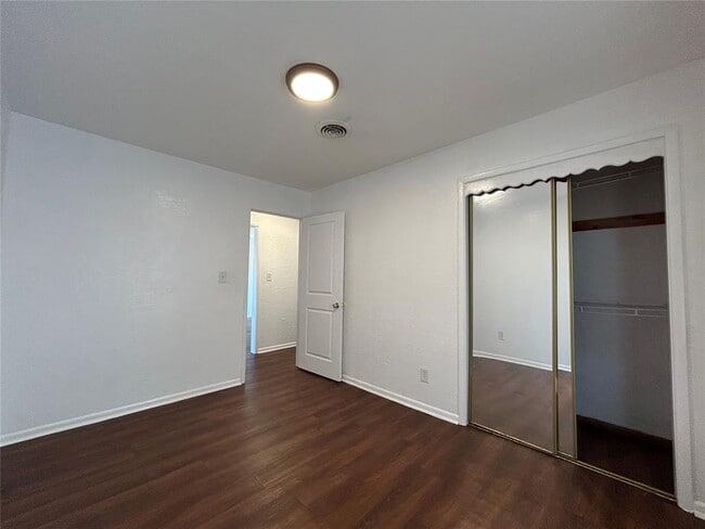 Building Photo - 3208 N Warren Ave