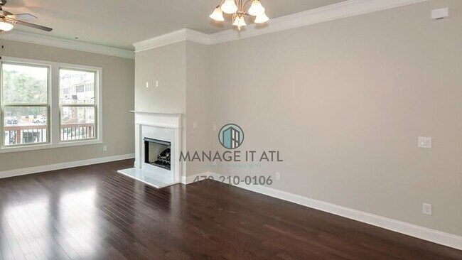 Building Photo - A beautifully designed townhome in the heart of Dunwoody