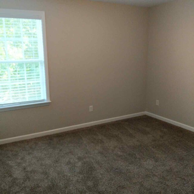 Building Photo - 652 Pippin Dr