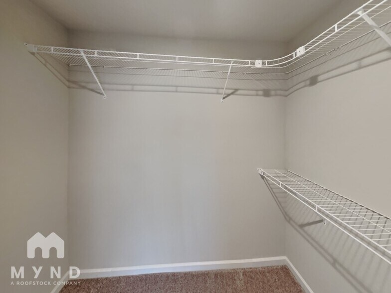 Building Photo - 612 Sumac Ln