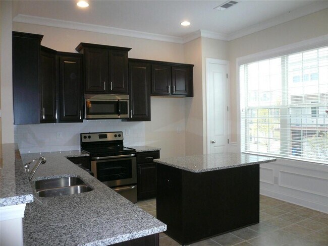 Building Photo - 2417 Tenor Ln