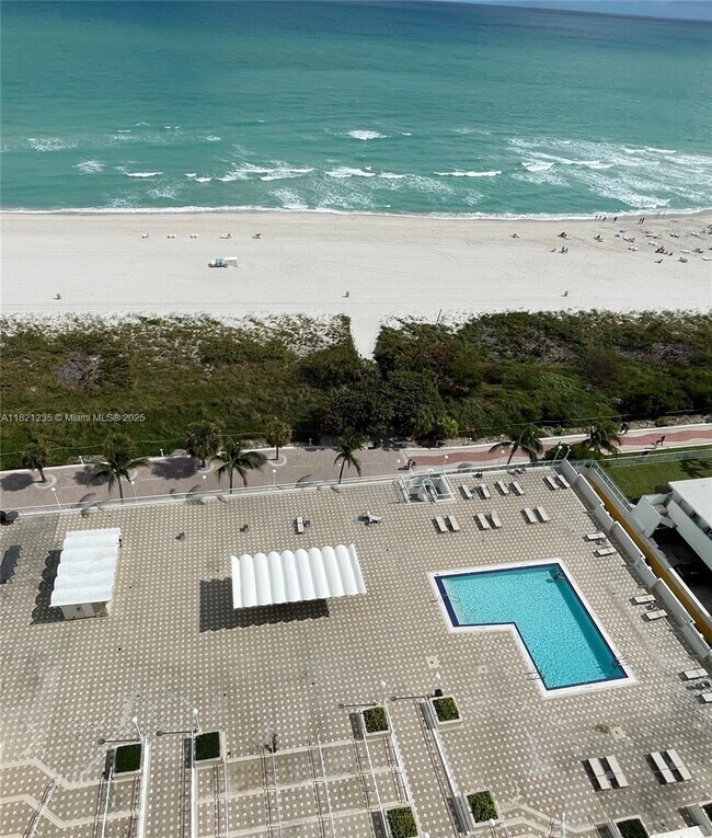 Building Photo - 5701 Collins Ave