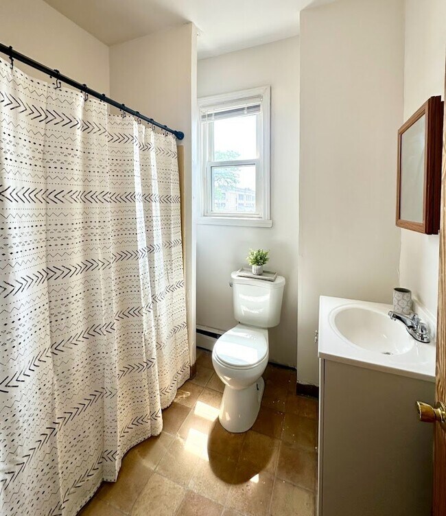 Building Photo - 281 Ontario St