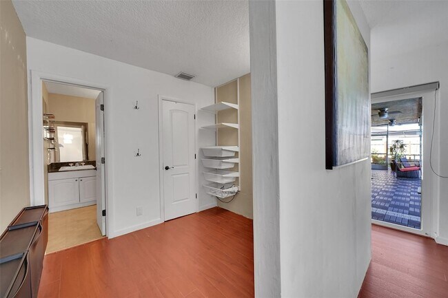 Building Photo - 1736 NW 38th St