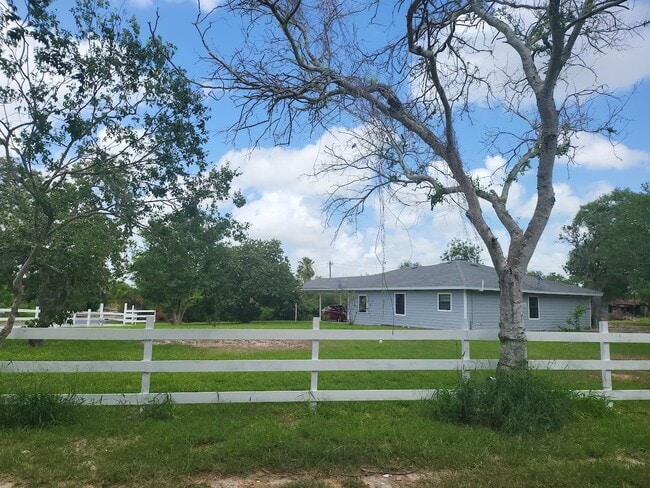 Building Photo - 8790 Florida Rd