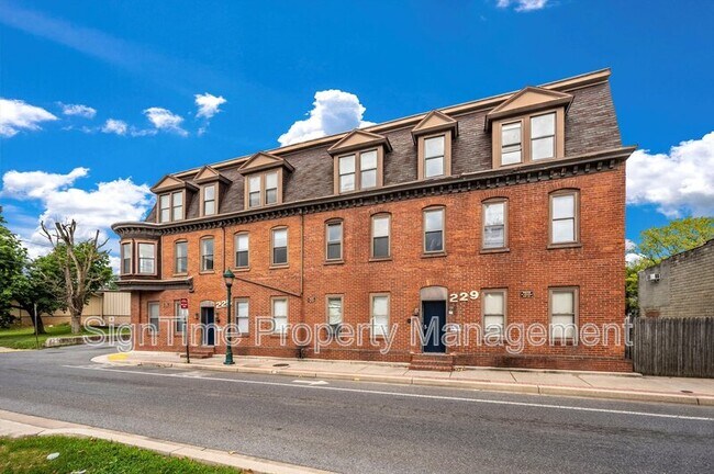 Building Photo - 229 Jonathan St