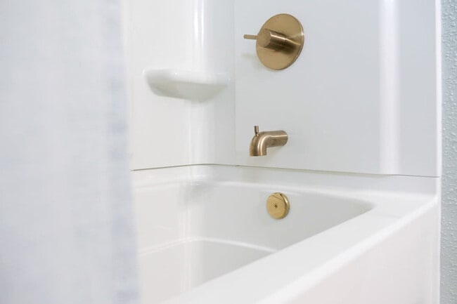 Building Photo - 8910 Cambridge Dr